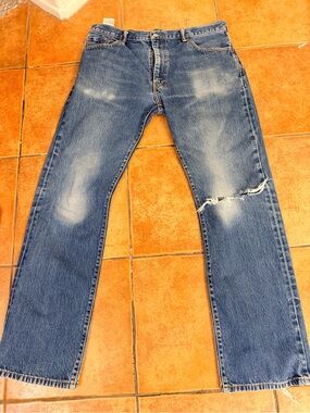 Levi's Men's Blue Straight-Leg Jeans with Distressed Knee
